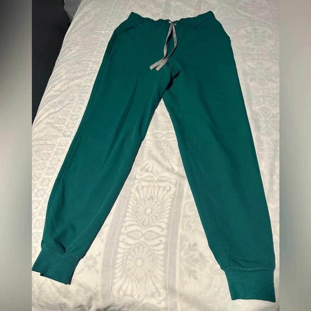Figs Green scrub Men's jogger set top XS pants S